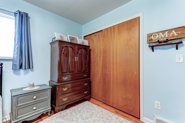 5200 N Jennings Rd, Flint, MI 48504 - detailed view of wood finished floors