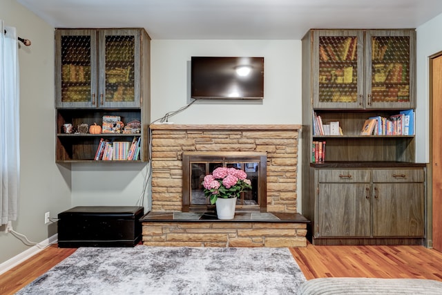 5200 N Jennings Rd, Flint, MI 48504 - living room featuring wood finished floors, a fireplace, and baseboards