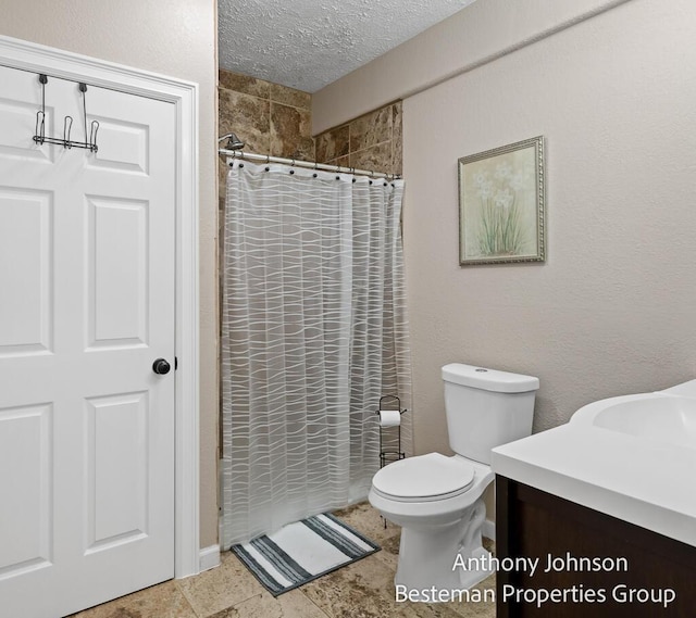 bathroom with a shower with shower curtain, toilet, vanity, and a textured ceiling