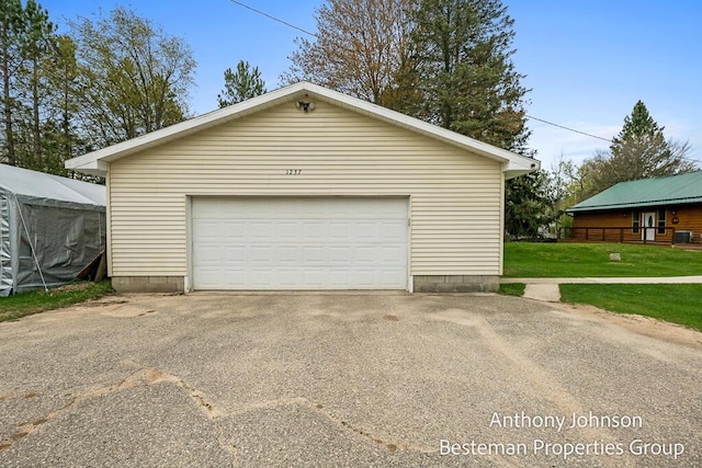 view of detached garage