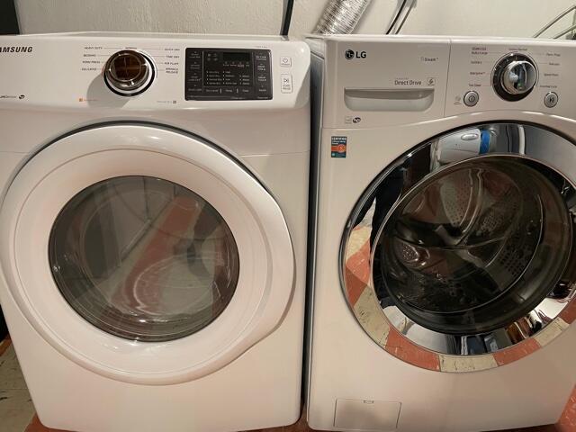 clothes washing area with independent washer and dryer
