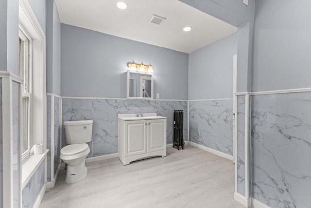 1881 W Grand Blvd, Detroit, MI 48208 - bathroom featuring wood finished floors, wainscoting, toilet, vanity, and recessed lighting