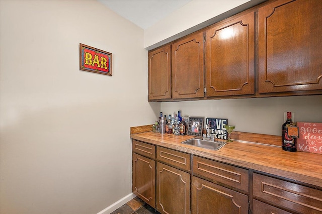 15672 Robert Dr, Macomb, MI 48044 - indoor bar with baseboards