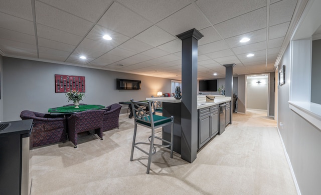 kitchen featuring open floor plan, light colored carpet, a kitchen breakfast bar, light countertops, and recessed lighting