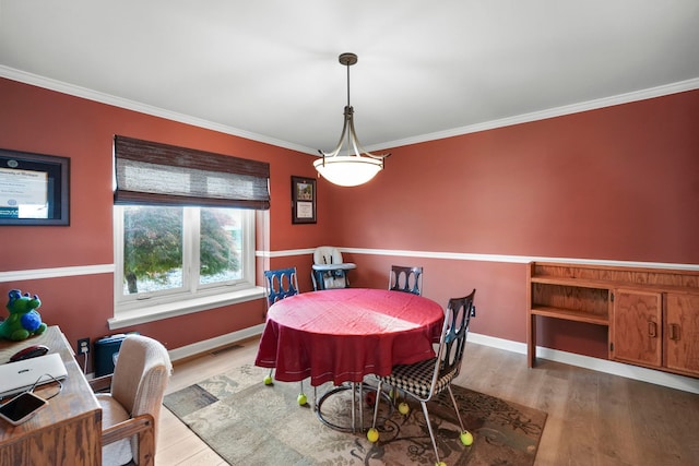 47352 Dove Ct, Shelby Twp, MI 48315 - dining room featuring crown molding, light wood-style flooring, and baseboards