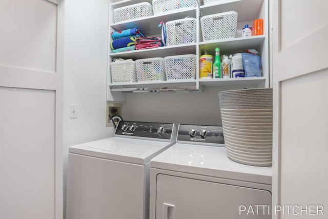 618 Edgewater Dr, Spring Lake, MI 49456 - laundry area featuring washer and dryer