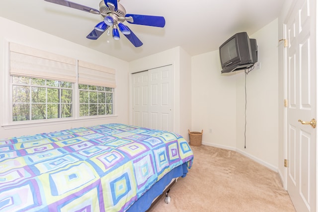 1090 Shetland Dr, South Lyon, MI 48178 - bedroom with light carpet, a closet, ceiling fan, and baseboards