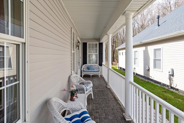 3818 Hillsdale Dr, Auburn Hills, MI 48326 - view of patio featuring a porch