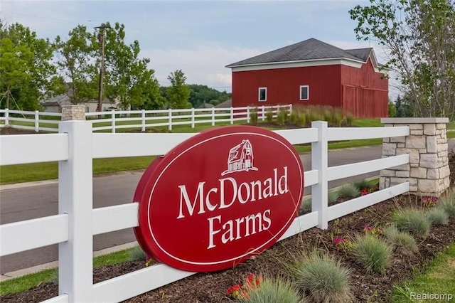 7051 Wildflower, Grand Blanc, MI 48439 - community / neighborhood sign featuring fence