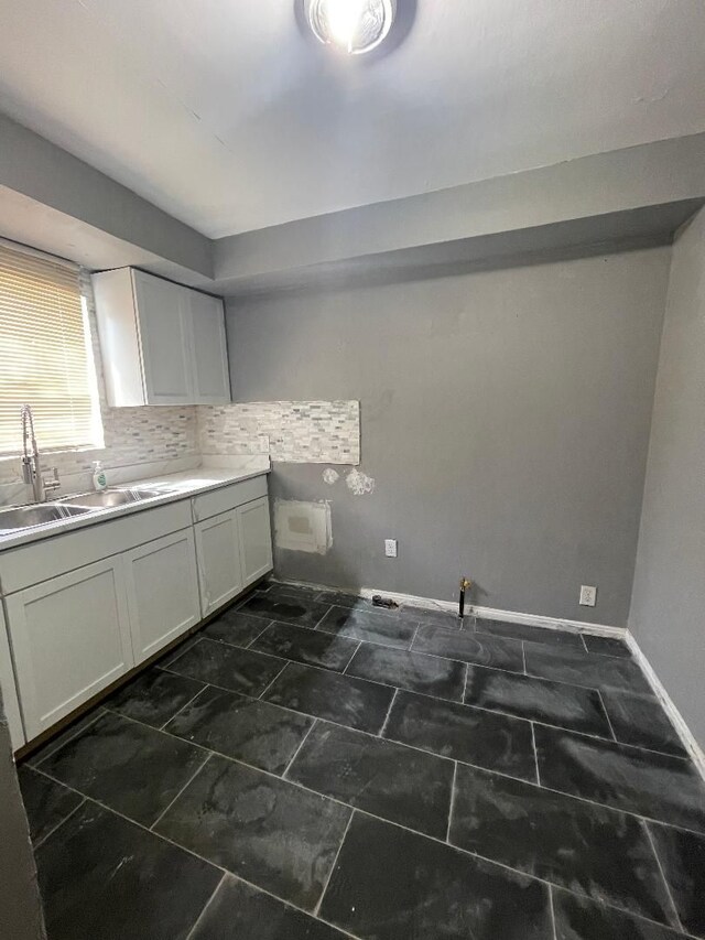 16450 Pembroke Ave, Detroit, MI 48235 - laundry room with a sink and baseboards