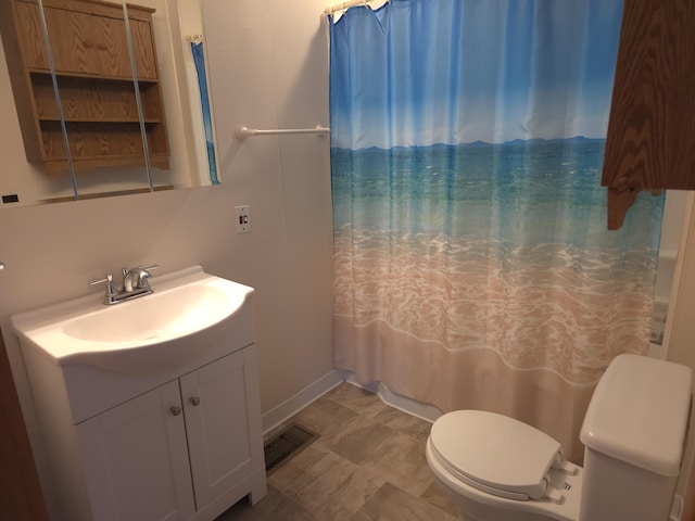 120 S Mackinaw St, Waldron, MI 49288 - full bath featuring toilet, vanity, a shower with shower curtain, and baseboards