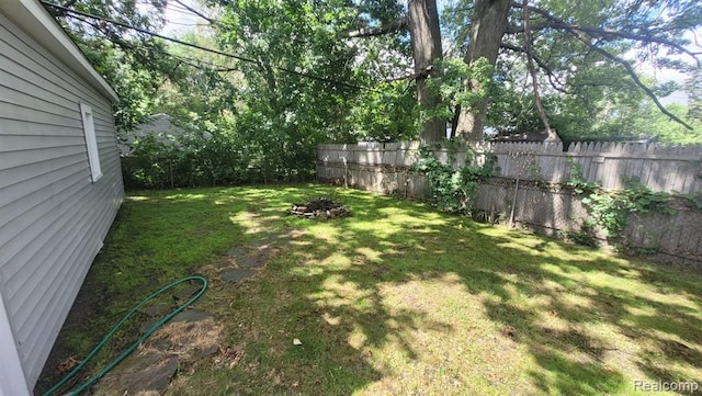 606 E Milton Ave, Hazel Park, MI 48030 - view of yard