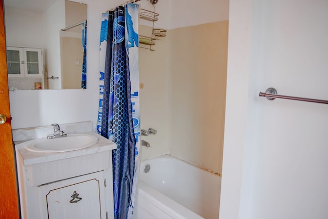 full bath with shower / bath combination with curtain and vanity