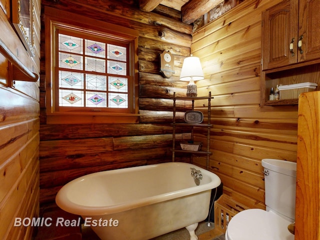 940 Wood River Rd, Grayling, MI 49738 - bathroom featuring a soaking tub, toilet, and log walls