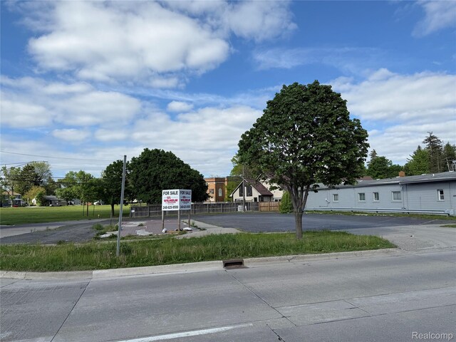 228 W Walton Blvd, Pontiac, MI 48340