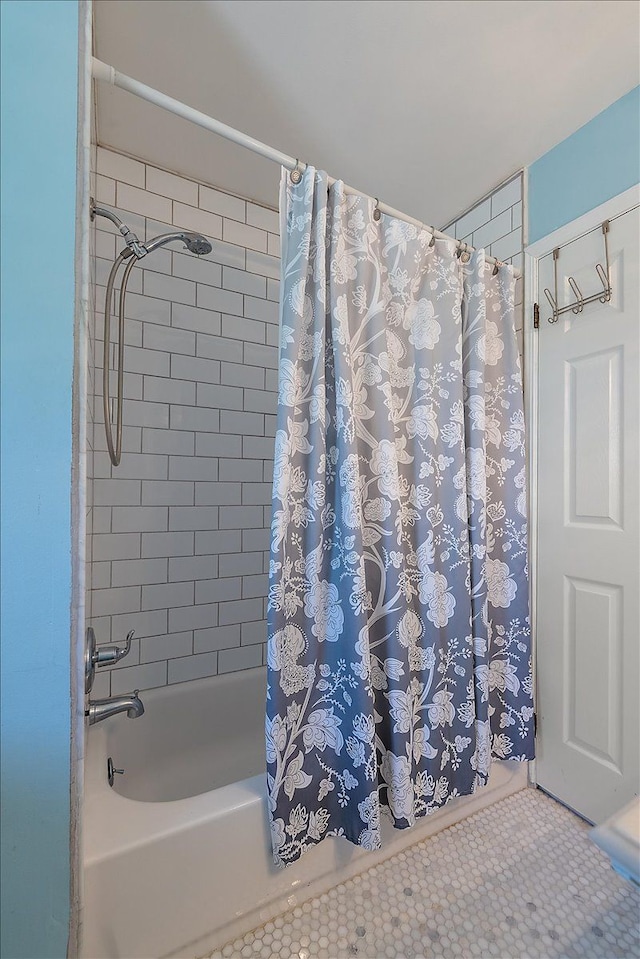 25455 Buckminster Dr, Novi, MI 48375 - full bath featuring shower / bath combo