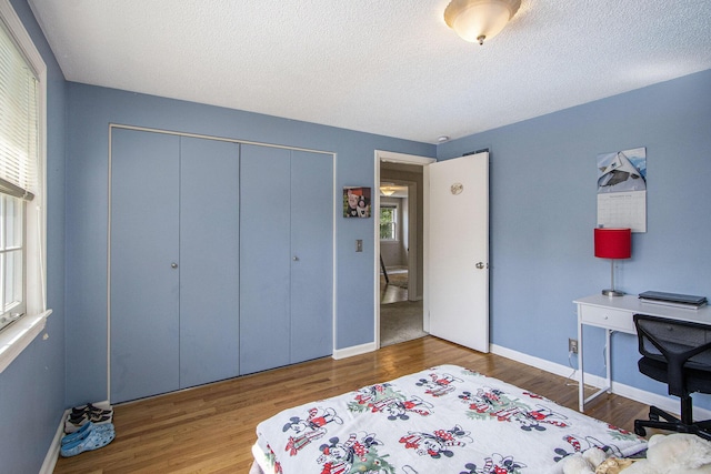 2021 Skyler Dr, Kalamazoo, MI 49008 - bedroom with a closet, wood finished floors, a textured ceiling, and baseboards