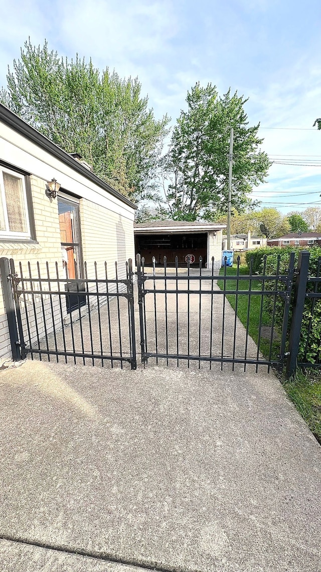 gate featuring fence