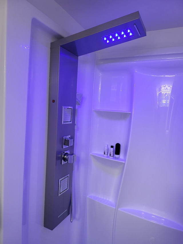 2414 Yale Ave, Royal Oak, MI 48067 - bathroom view of a shower