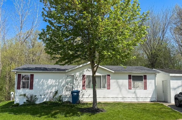 view of front of property with a front lawn