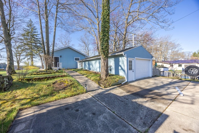 10401 N Chippewa Dr, Evart, MI 49631 - view of outdoor structure featuring an outdoor structure, driveway, and fence