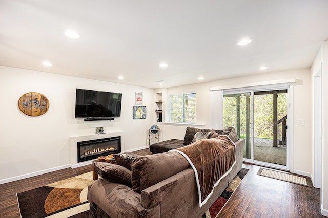 754 Autumn Valley Dr, Ortonville, MI 48462 - living area with wood finished floors, recessed lighting, baseboards, and a glass covered fireplace