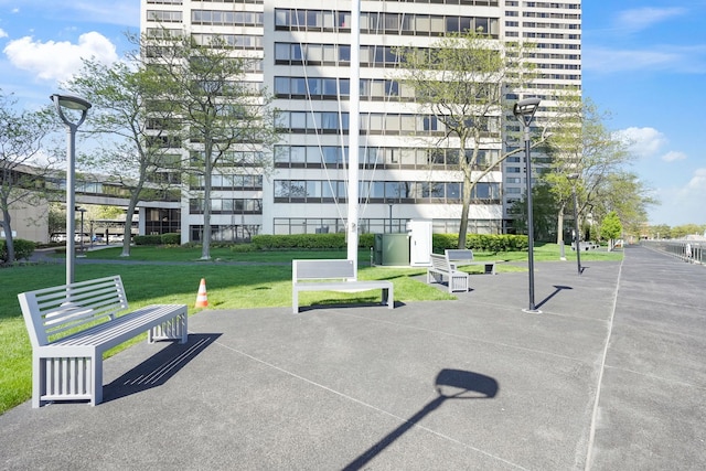300 Riverfront Dr Unit 300/4C, Detroit, MI 48226 - view of property's community featuring a yard