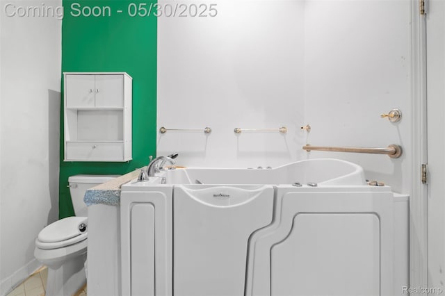 441 Parkview Dr, Detroit, MI 48214 - full bathroom featuring a tub with jets, toilet, and tile patterned floors