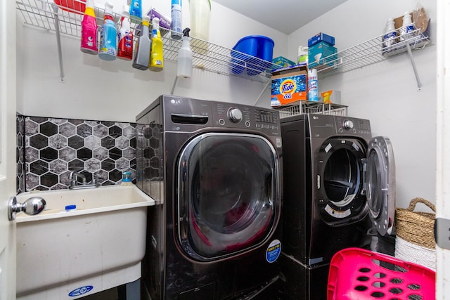2761 Tomahawk Dr, Waterford, MI 48328 - laundry room with separate washer and dryer