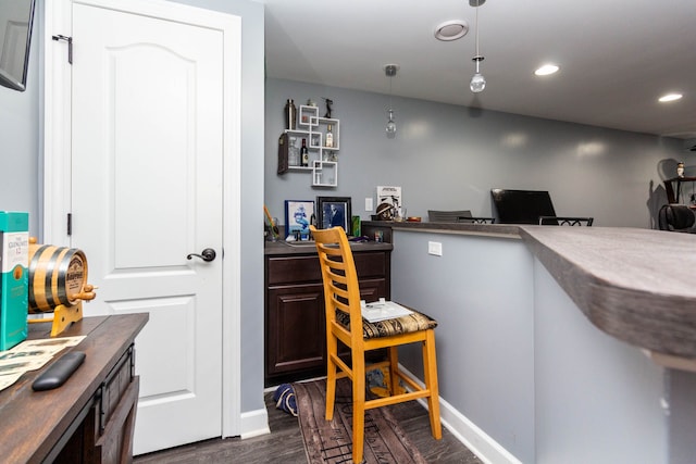 2761 Tomahawk Dr, Waterford, MI 48328 - bar with dark wood finished floors, recessed lighting, baseboards, and pendant lighting