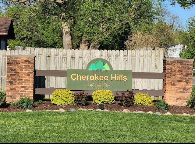 2761 Tomahawk Dr, Waterford, MI 48328 - view of community / neighborhood sign