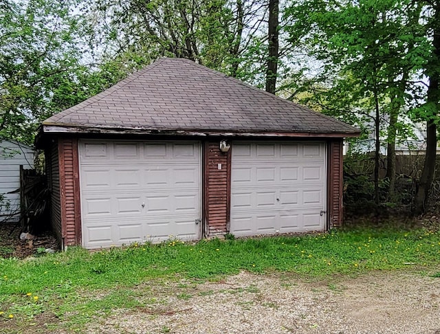 1123 Mills St, Kalamazoo, MI 49001 - detached garage with fence