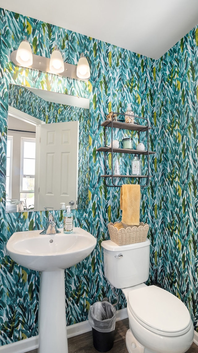 3242 Hill Hollow Ln, Howell, MI 48855 - bathroom featuring wallpapered walls, baseboards, toilet, and wood finished floors