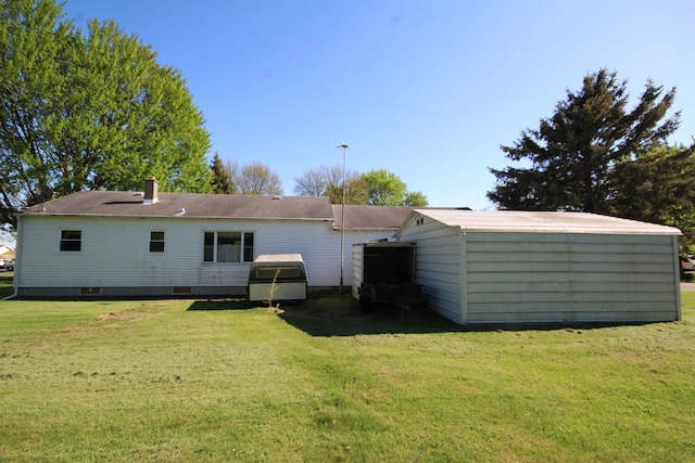 13687 W Tremblay Dr, Vicksburg, MI 49097 - rear view of house featuring a yard