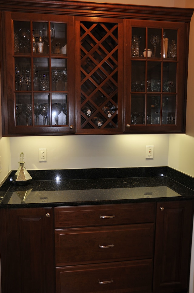 view of indoor wet bar