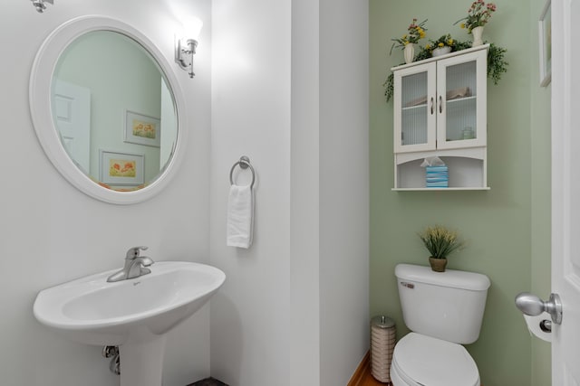 3135 Walnut Hls, Leonard, MI 48367 - half bath featuring toilet and a sink