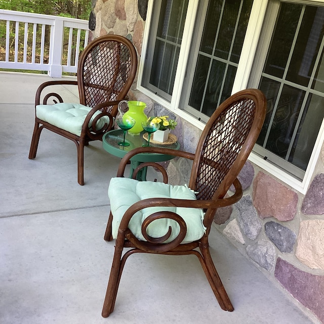 3135 Walnut Hls, Leonard, MI 48367 - balcony with a porch