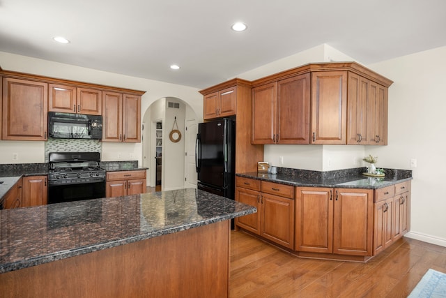 58651 Glacier Club Dr, Washington, MI 48094 - kitchen featuring black appliances, arched walkways, light wood-type flooring, brown cabinets, and recessed lighting