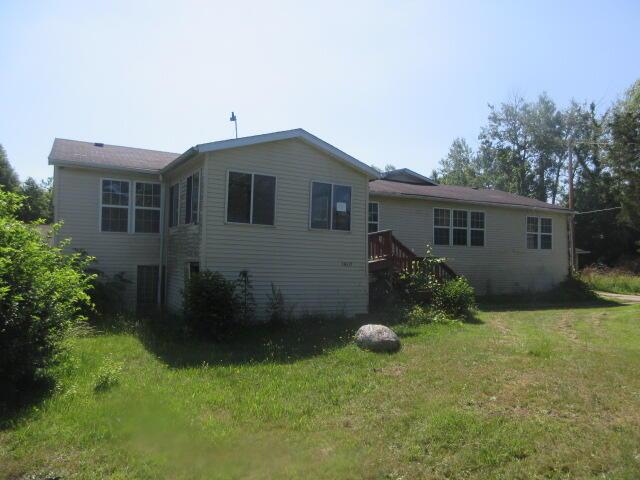 34637 76th St, Covert, MI 49043 - back of house with a yard