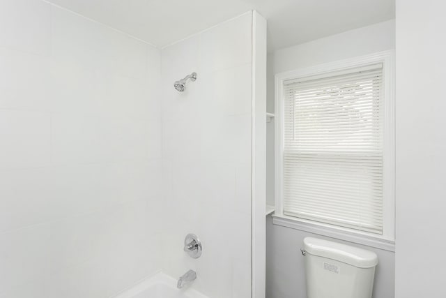 full bathroom with toilet and bathing tub / shower combination