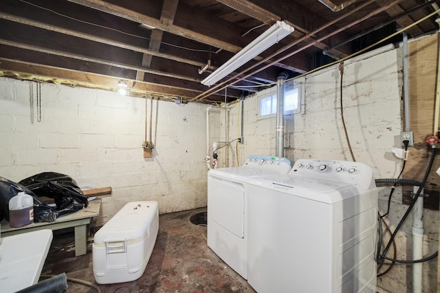 1621 W Beyer Rd, Ludington, MI 49431 - clothes washing area with independent washer and dryer
