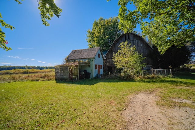 1621 W Beyer Rd, Ludington, MI 49431 - view of side of home featuring a barn, an outdoor structure, and a yard