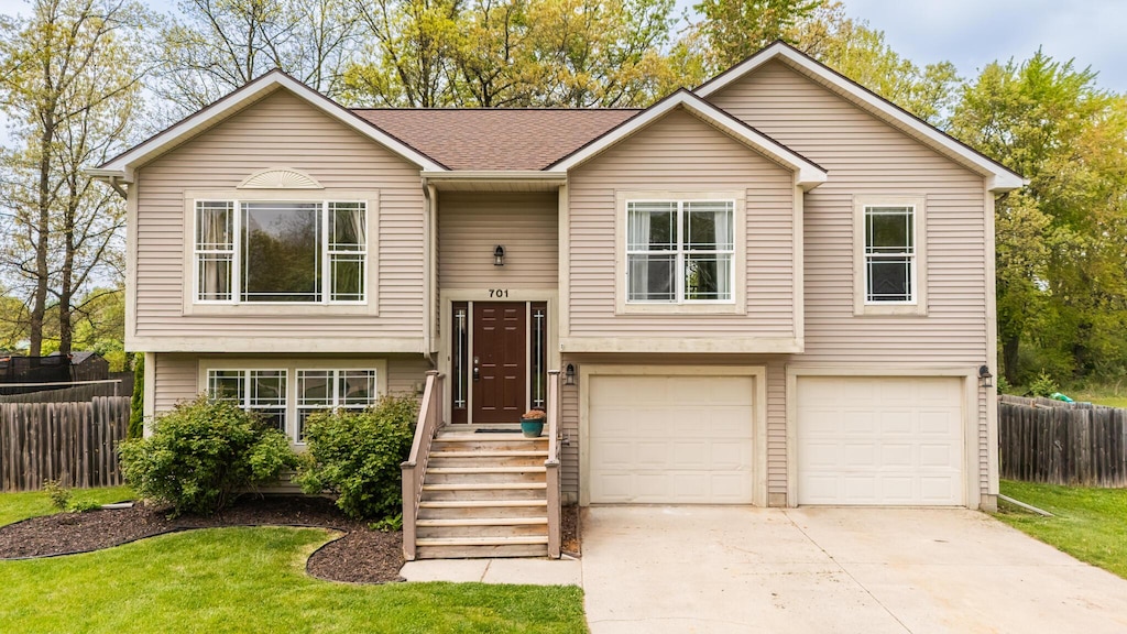 701 N Oakland Dr, Laingsburg, MI 48848 - split foyer home featuring an attached garage and concrete driveway