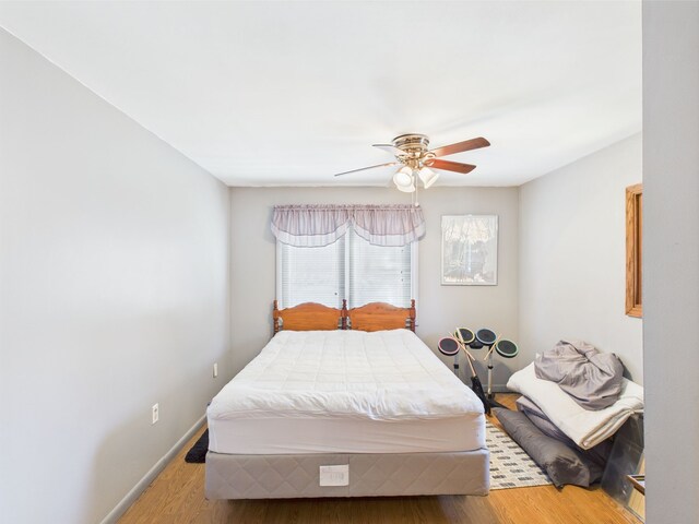 480 Peninsula Dr, Columbiaville, MI 48421 - bedroom featuring light wood-style flooring, ceiling fan, and baseboards