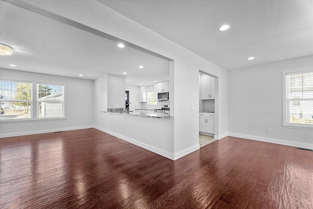 1132 Superior Blvd, Wyandotte, MI 48192 - unfurnished living room featuring wood finished floors, recessed lighting, and baseboards