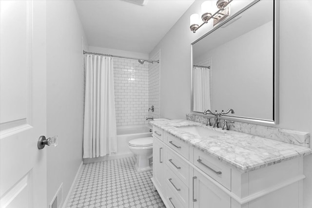 1132 Superior Blvd, Wyandotte, MI 48192 - bathroom featuring vanity, shower / tub combo with curtain, toilet, and baseboards