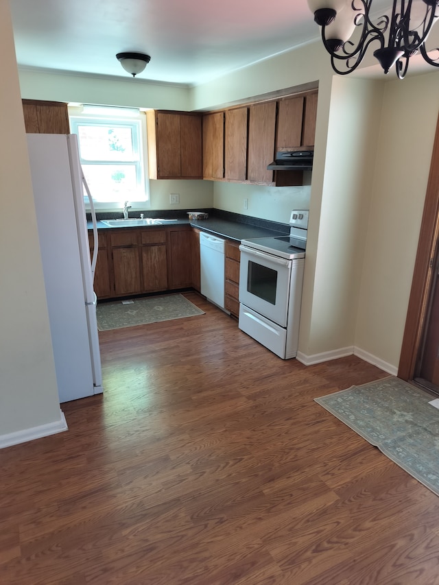 9909 Brookfield St, Livonia, MI 48150 - kitchen with white appliances, exhaust hood, a sink, dark countertops, and a chandelier