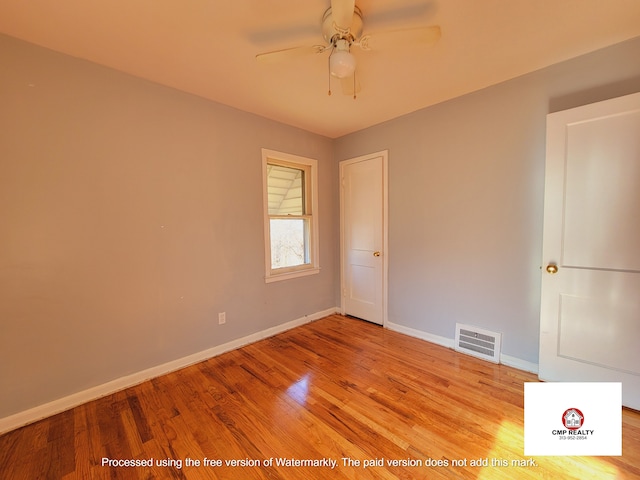 empty room featuring baseboards, light wood-style floors, and ceiling fan