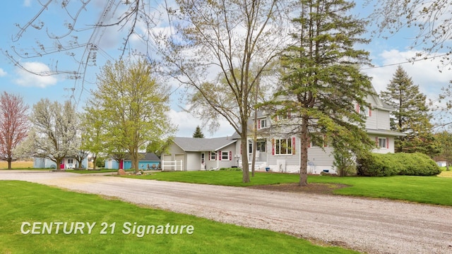 919 E Salzburg Rd, Bay City, MI 48706 - view of front of home featuring dirt driveway and a front lawn