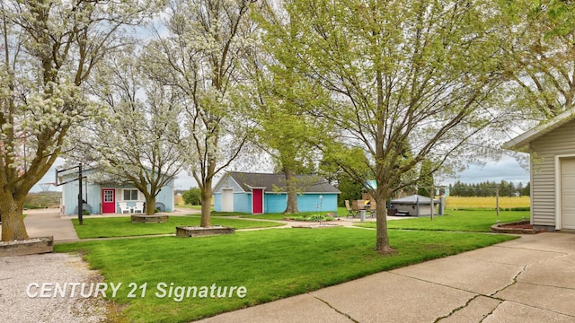 919 E Salzburg Rd, Bay City, MI 48706 - view of front of house featuring a front yard, a garage, and driveway